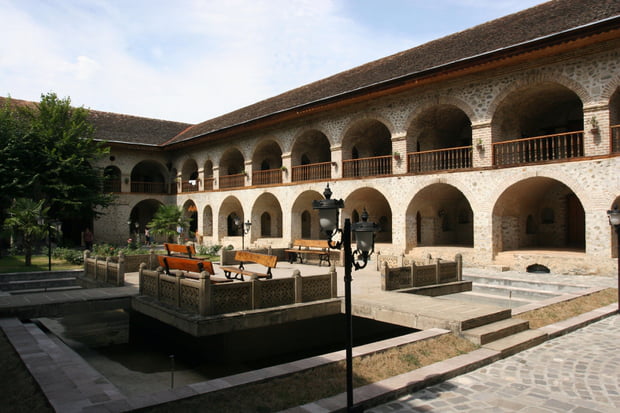 centre historique de Sheki avec le palais du Khan