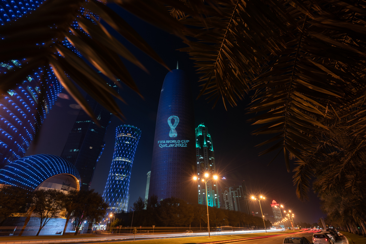  Le logo de la Coupe du monde Qatar 2022 projeté sur la tour de Doha.