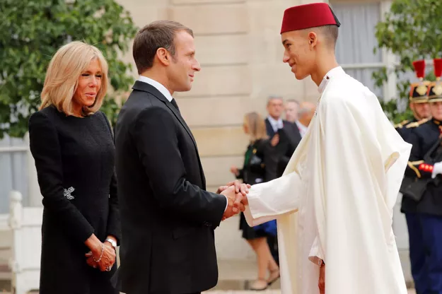 Le prince Moulay El Hassan du Maroc avec Emmanuel et Brigitte Macron à Paris, le 30 septembre 2019 © Reuters